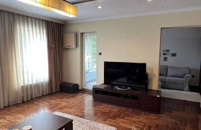 Alquiler de un espacioso apartamento de 3 habitaciones, 125 m², centro de la ciudad, Belgrado, Serbia